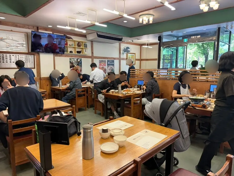 Seating with wide table spacing