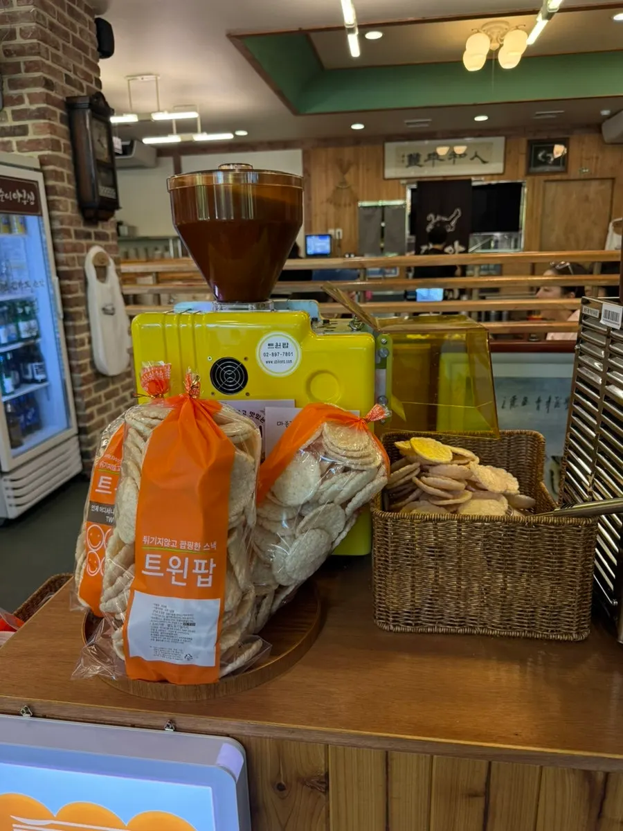 Mini rice puff machine at the counter