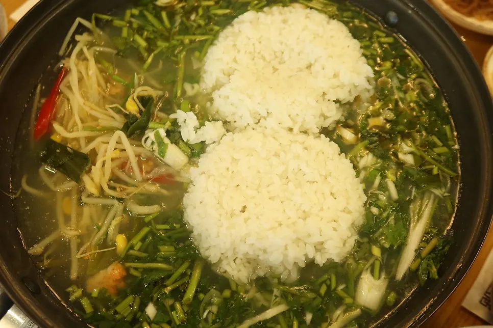 The rich monkfish broth left under the sujeuk
