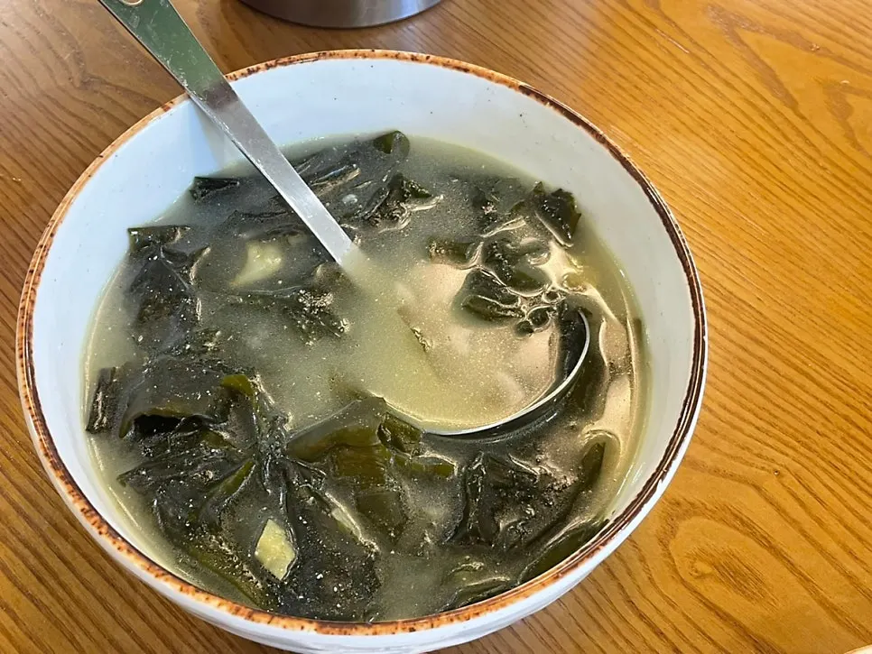 Basic sides served together with seaweed soup