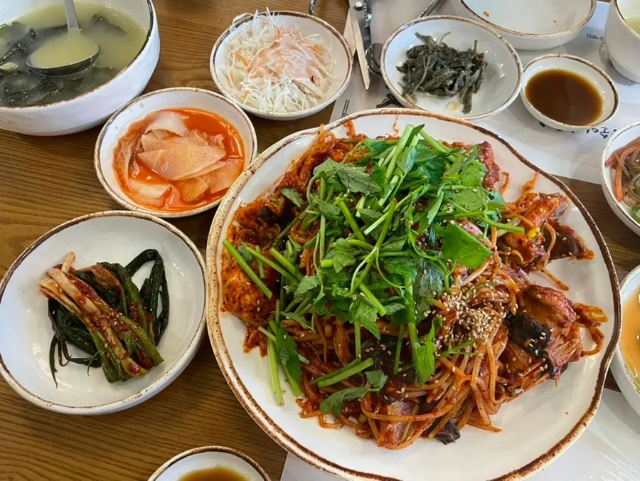 The small-size Ttoksuni agujjim served on the table