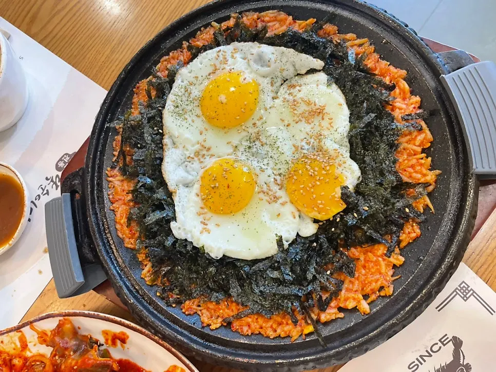 Flying fish roe fried rice on a griddle with fried eggs