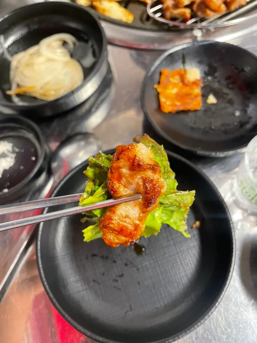 Pork belly and grilled baek-kimchi on the grill