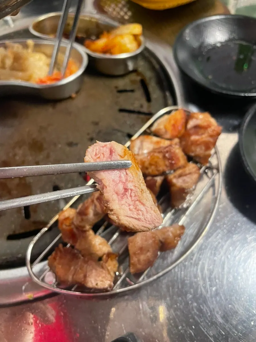 Meat eaten together with pickled lettuce