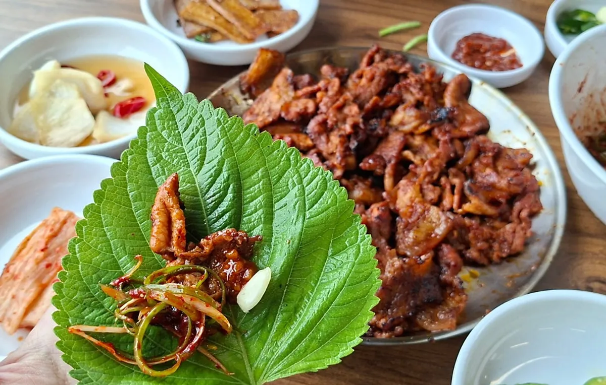 연탄고추장구이와 청국장 밥이 함께한 점심 한 상