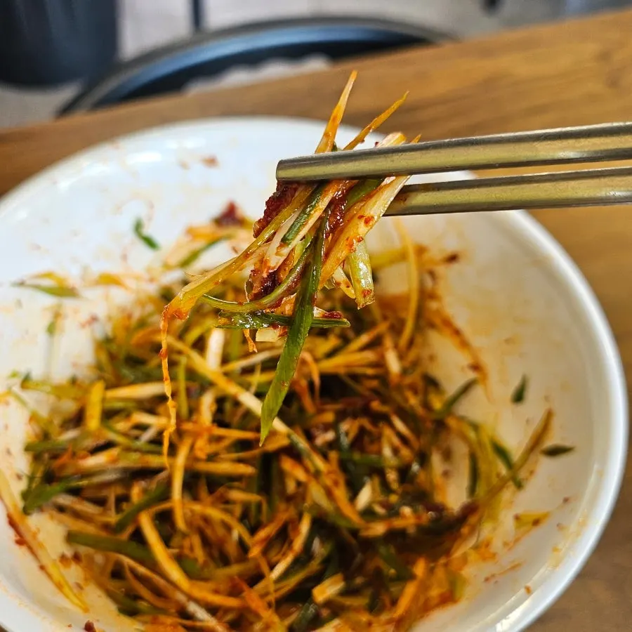 고기와 함께 나온 파채무침
