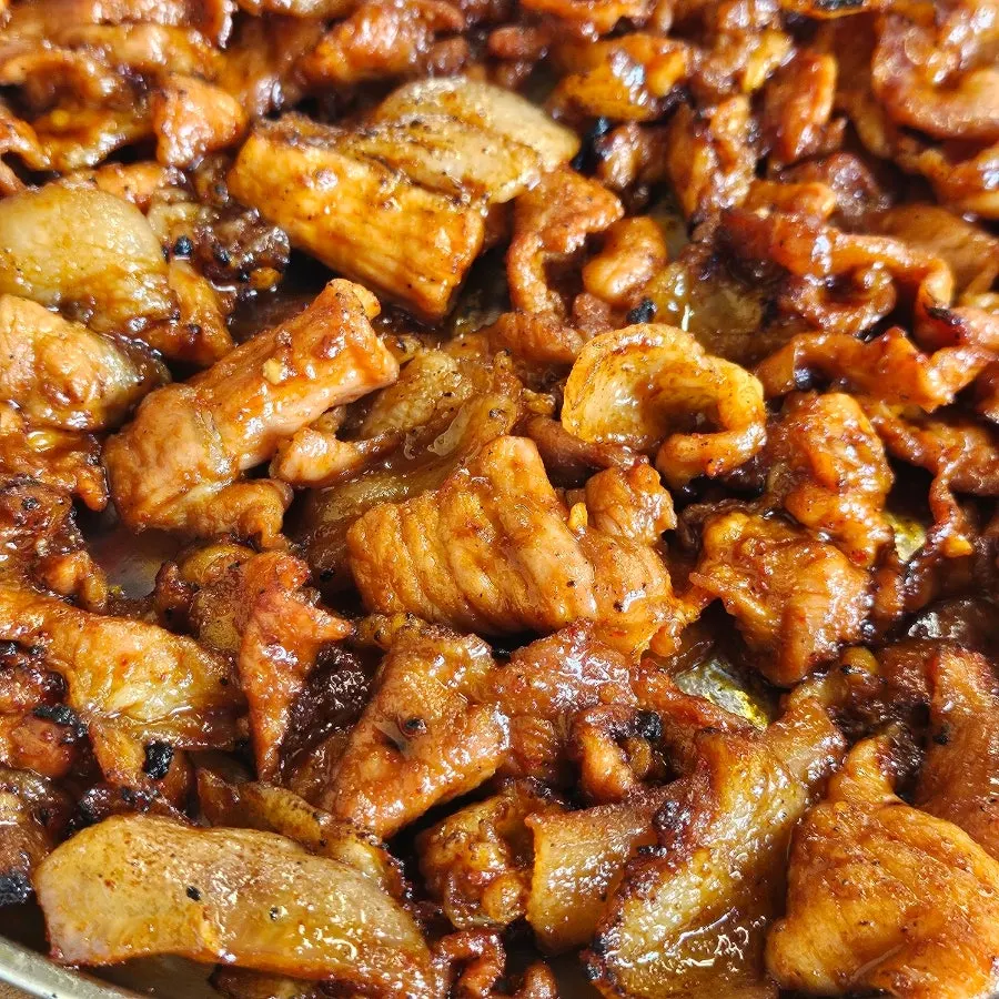 연탄 고추장구이 먹방 장면