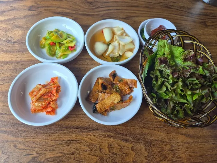 뚝방집 기본 반찬 네 가지