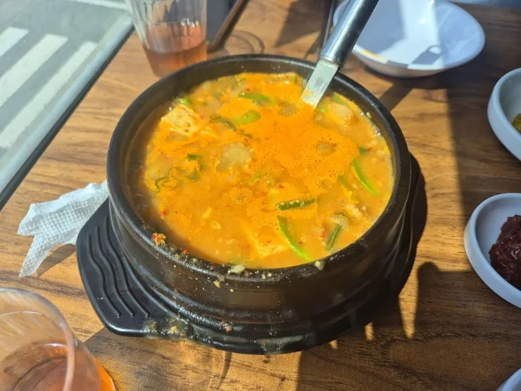 콩이 가득한 기본 청국장