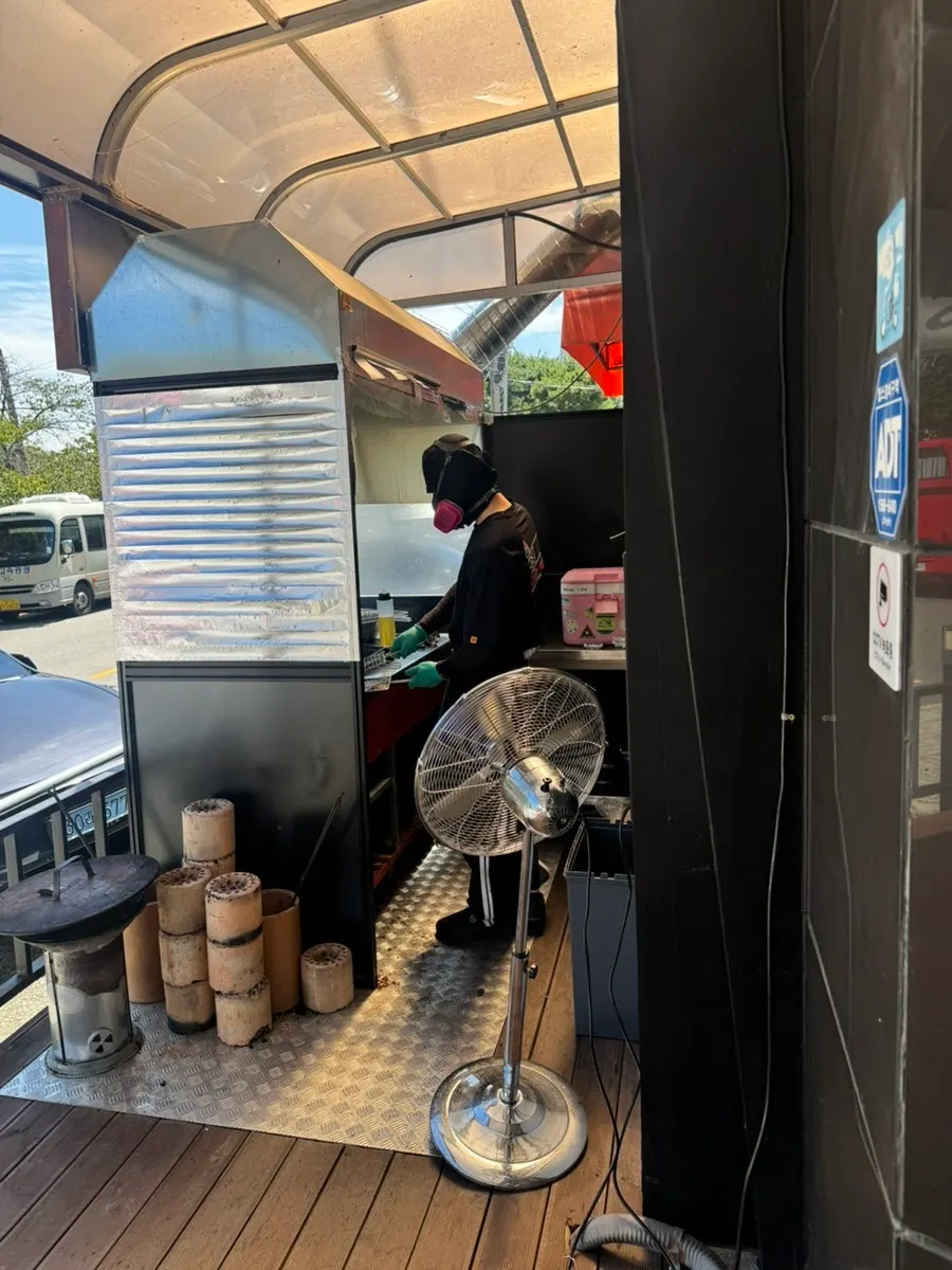 연탄불 초벌 구이 작업 공간