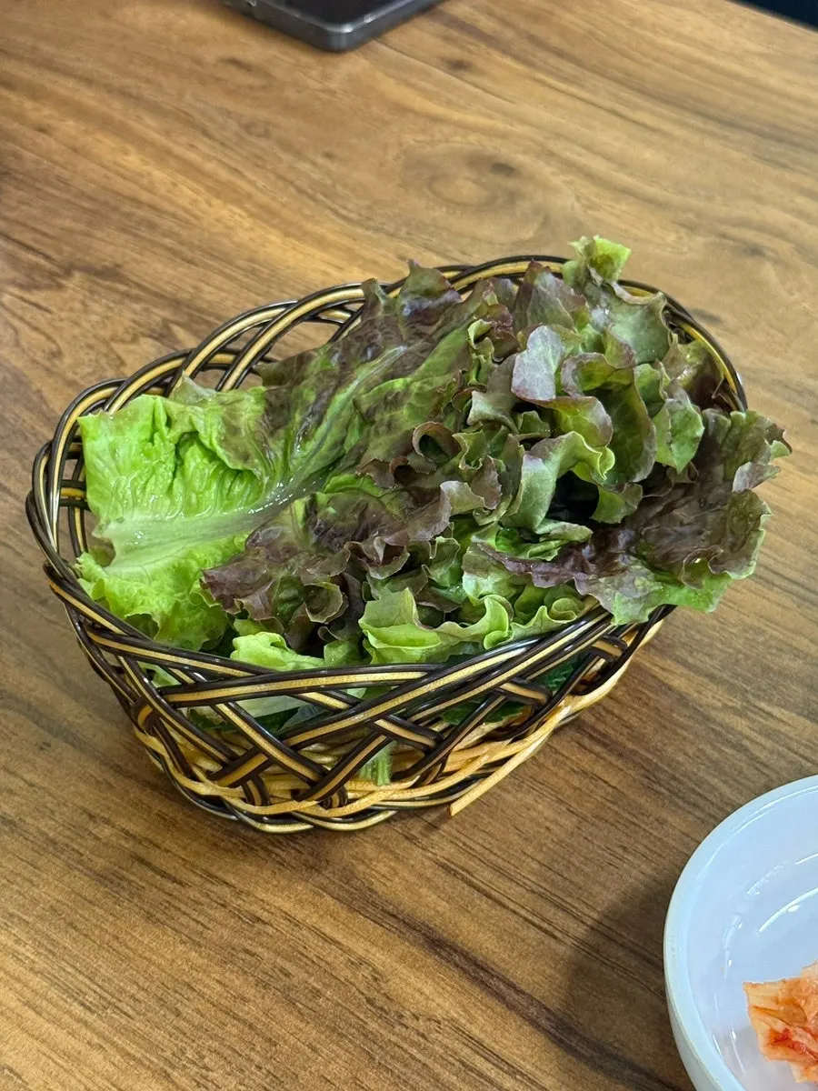 입장과 동시에 세팅된 뚝방집 밑반찬 한상