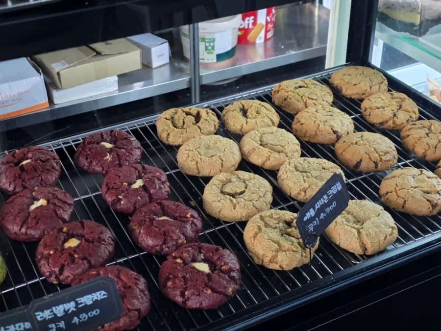 Display of hefty-looking cookies