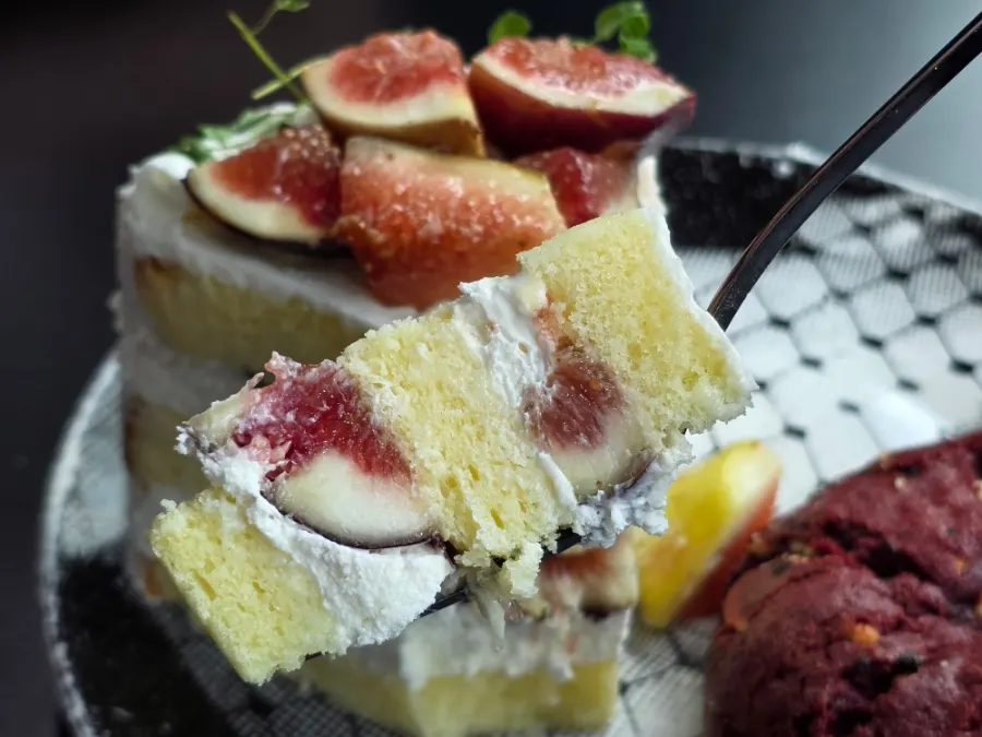 Cross-section of the cake showing figs between the layers