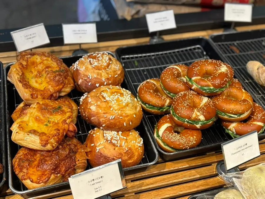 Degree Gojan Branch bakery café in Gojan-dong, Ansan