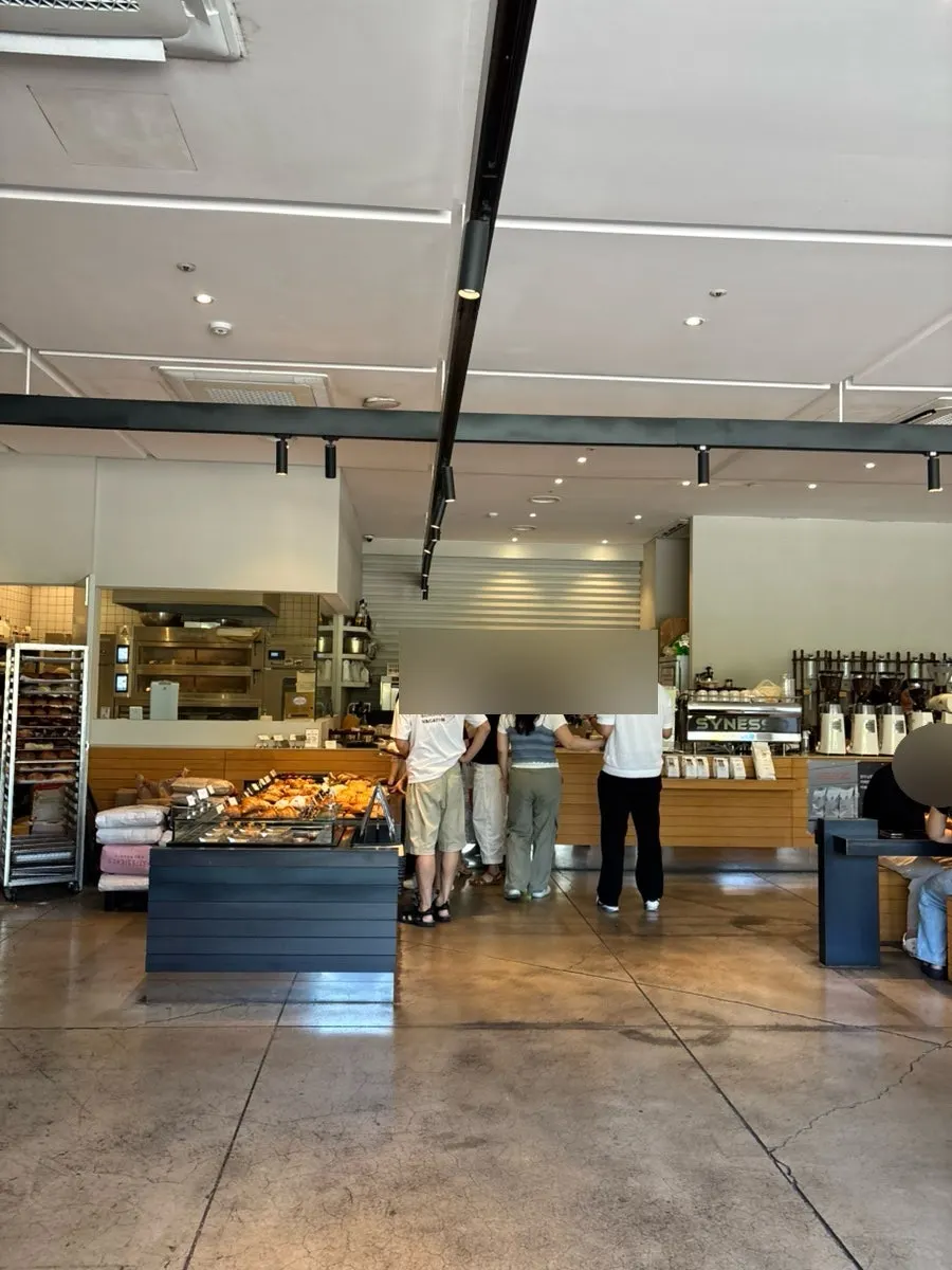 Café tables divided into separate zones