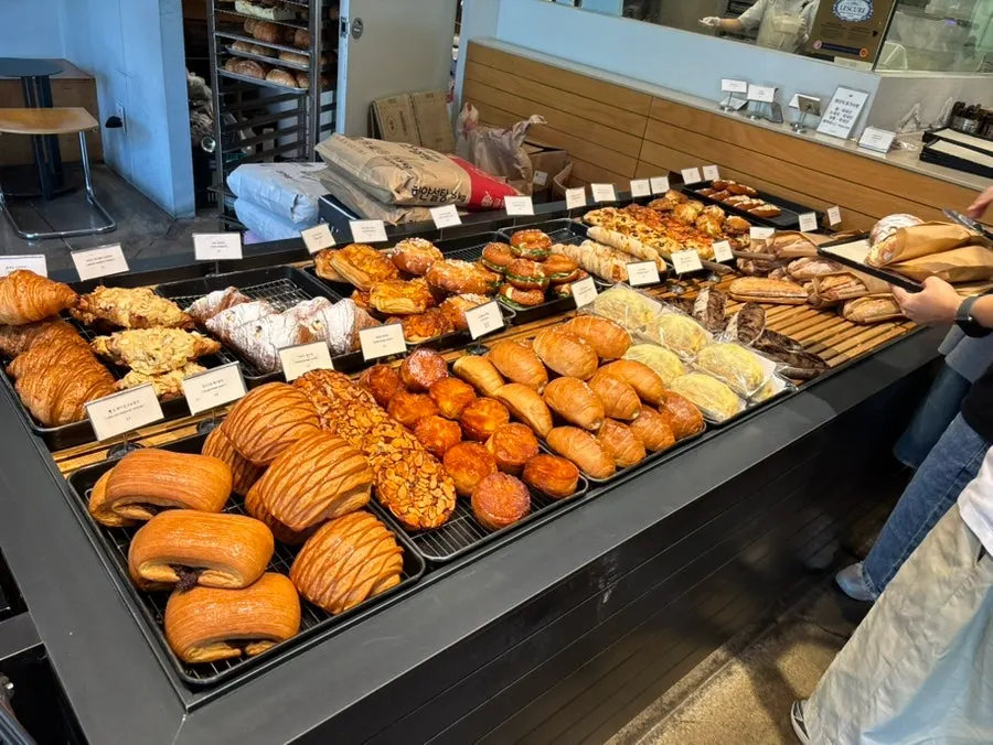 Bakery display case full of bread