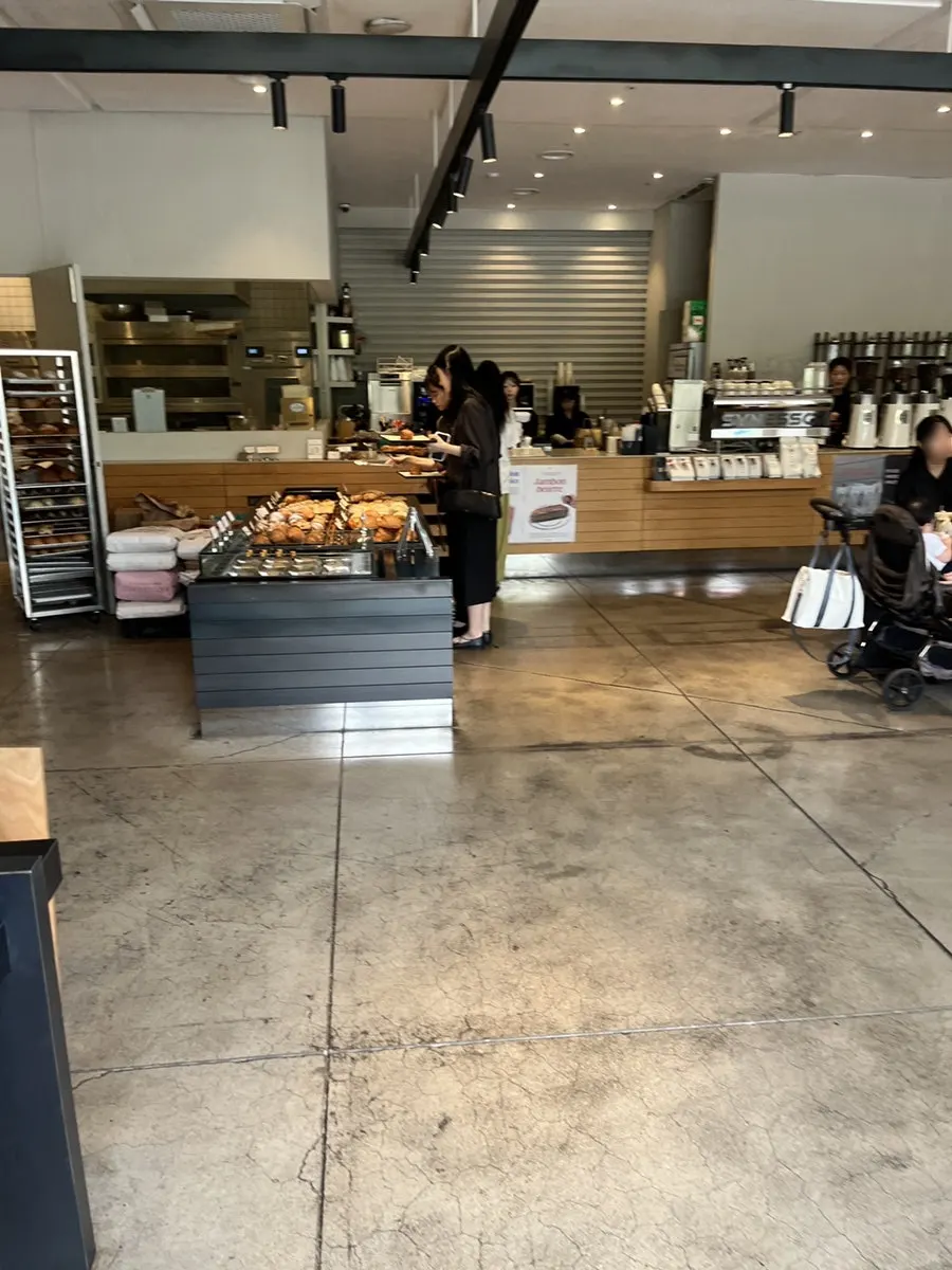 Modern, neat interior space of Degree Gojan Branch