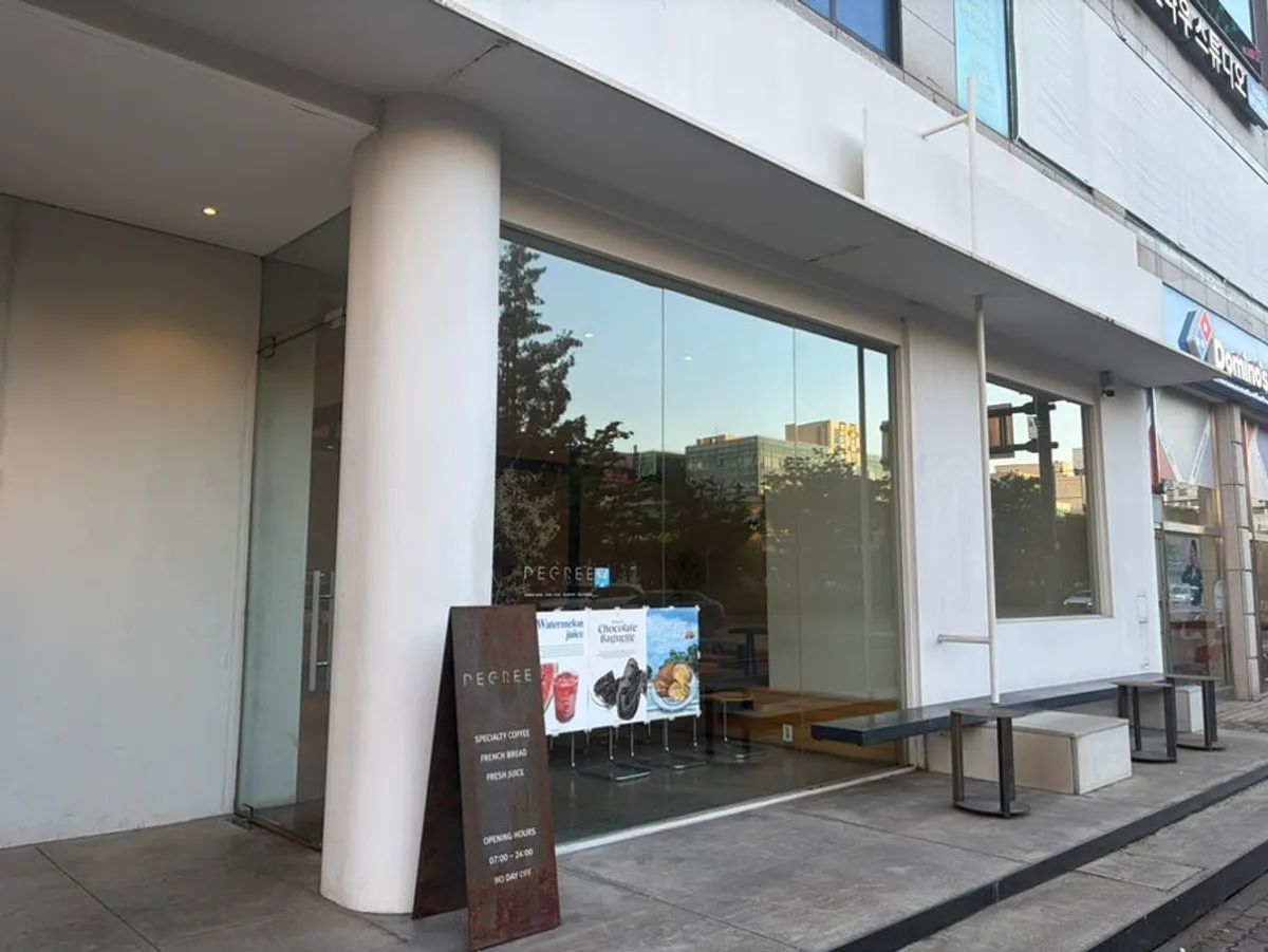 Exterior of Degree Gojan Branch on the main road in Gojan-dong, Ansan
