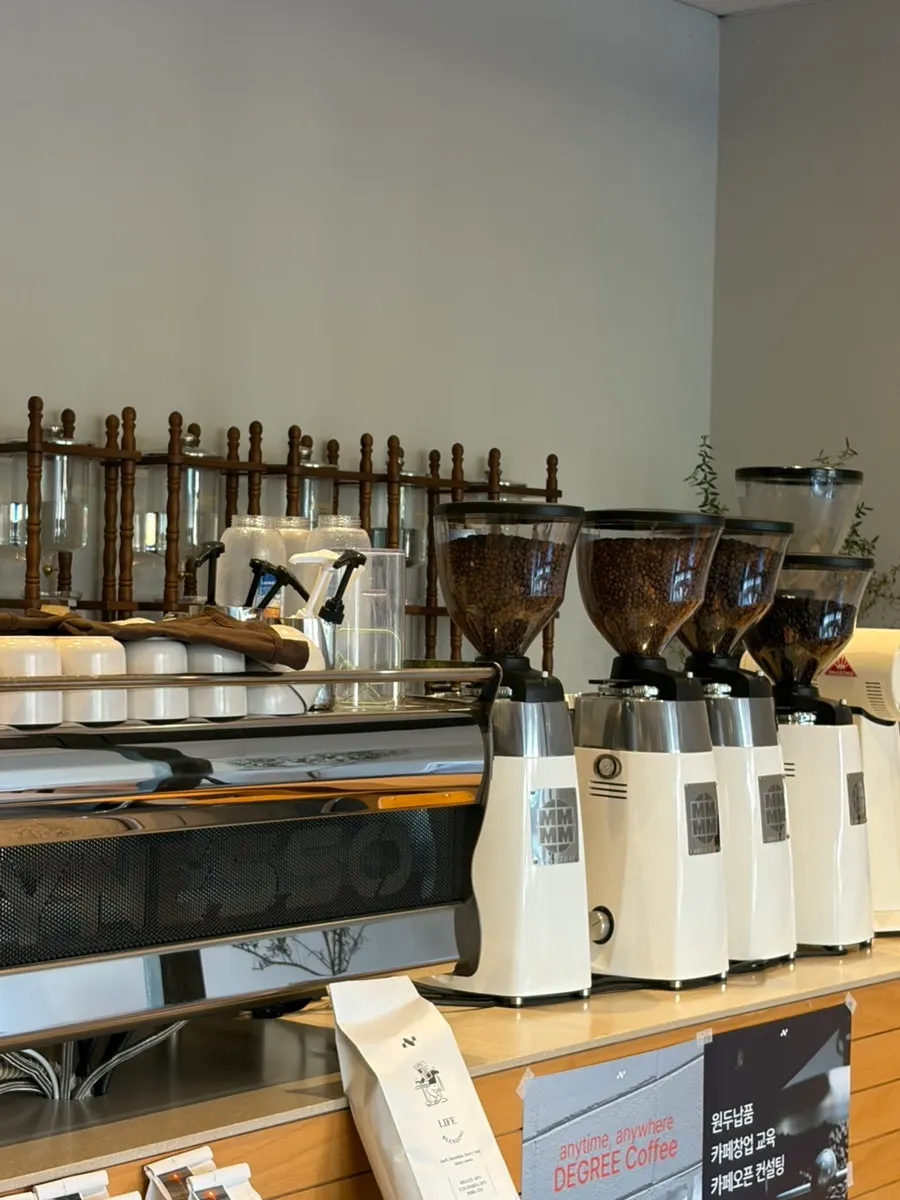 Vertical shot of the café space at Degree Gojan Branch