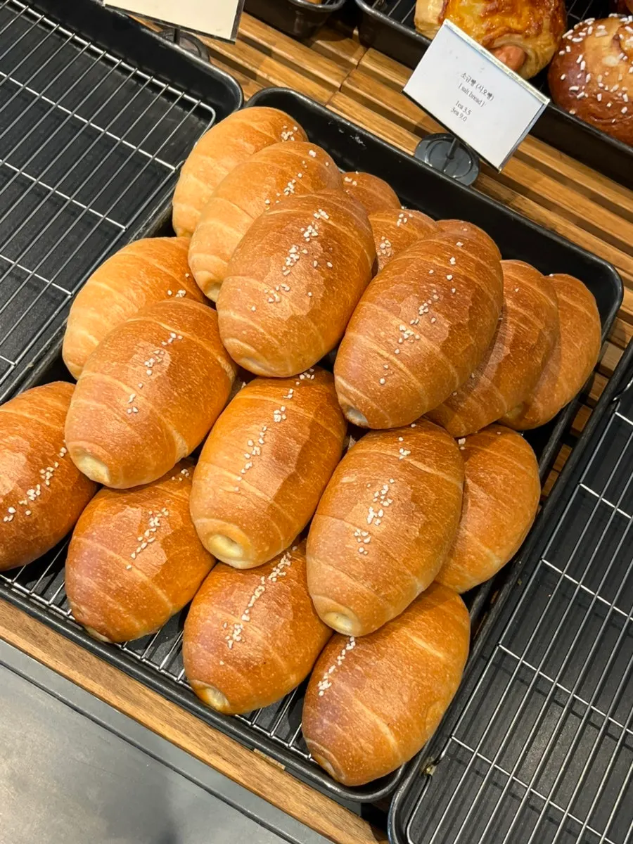 Bakery display case at Degree Gojan Branch
