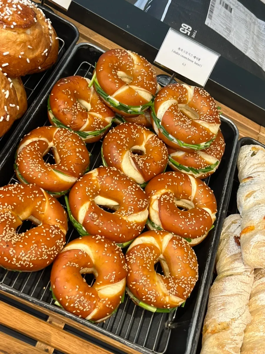 Bagel display at Degree Gojan Branch