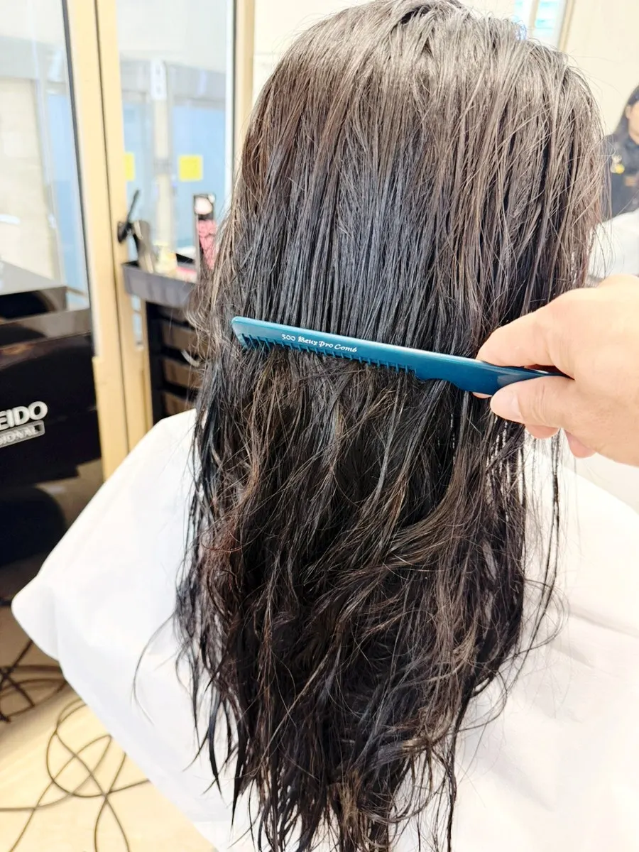 Hair with moisture smoothed out after shampooing