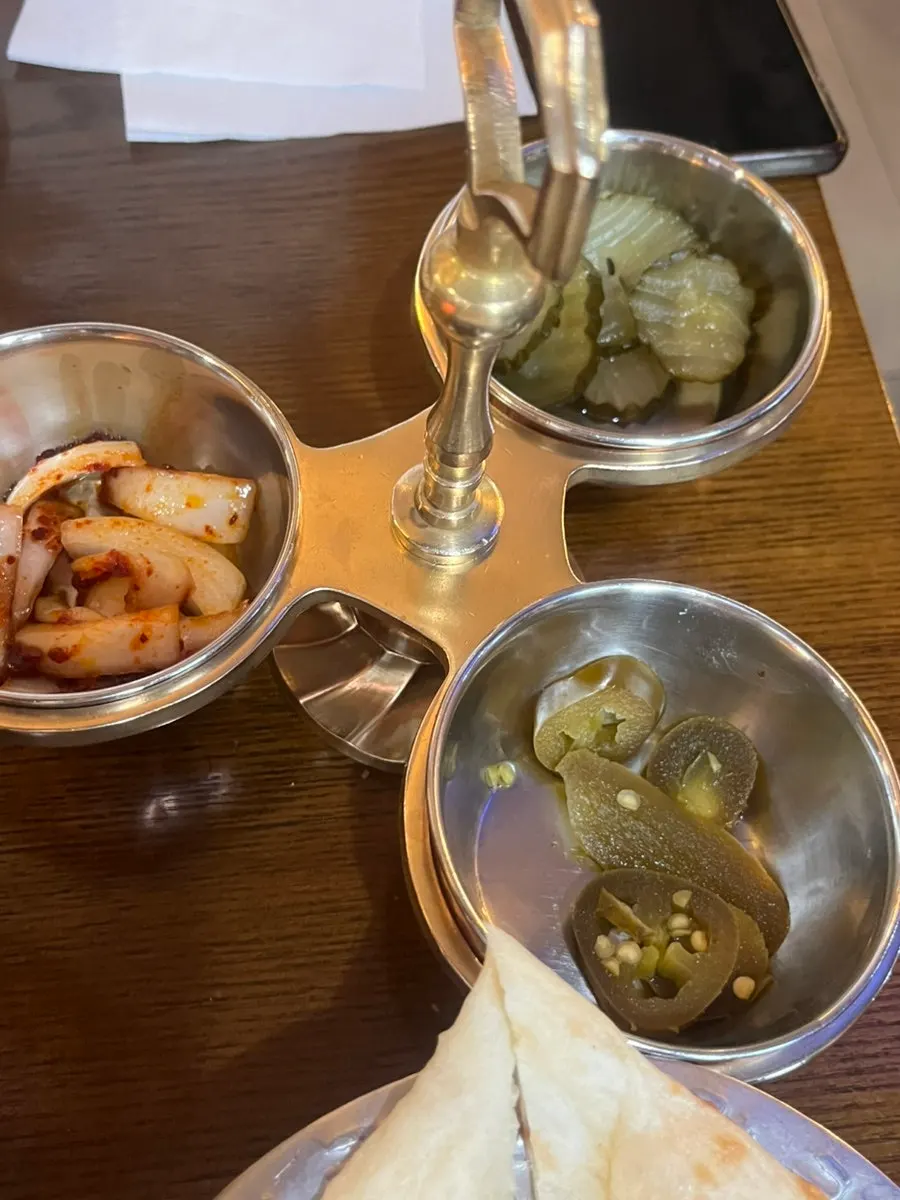 오이 피클과 인도식 양파 무침 밑반찬