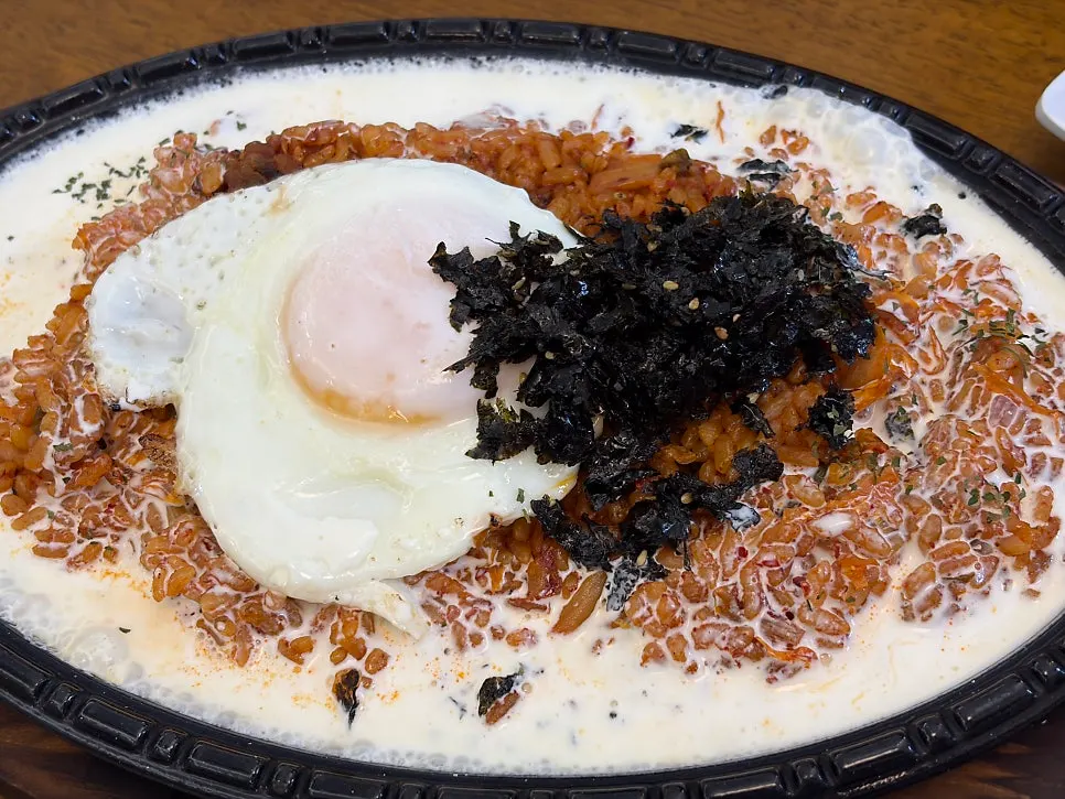 Cream kimchi fried rice on a hot plate