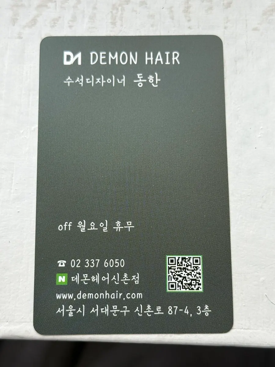 가을 분위기의 어두운 애쉬브라운 긴 머리
