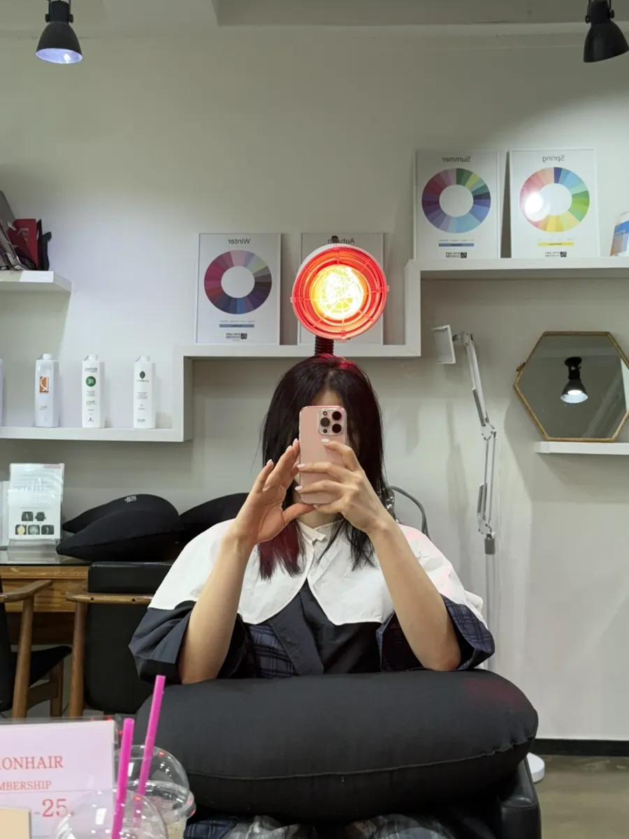Applying the nourishing scalp ampoule