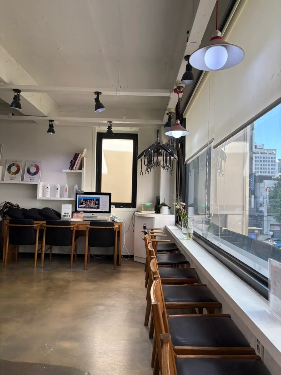 Interior of Demon Hair Sinchon Branch