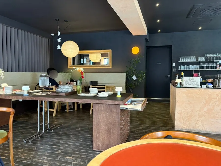 Calm brunch seating area at Dento