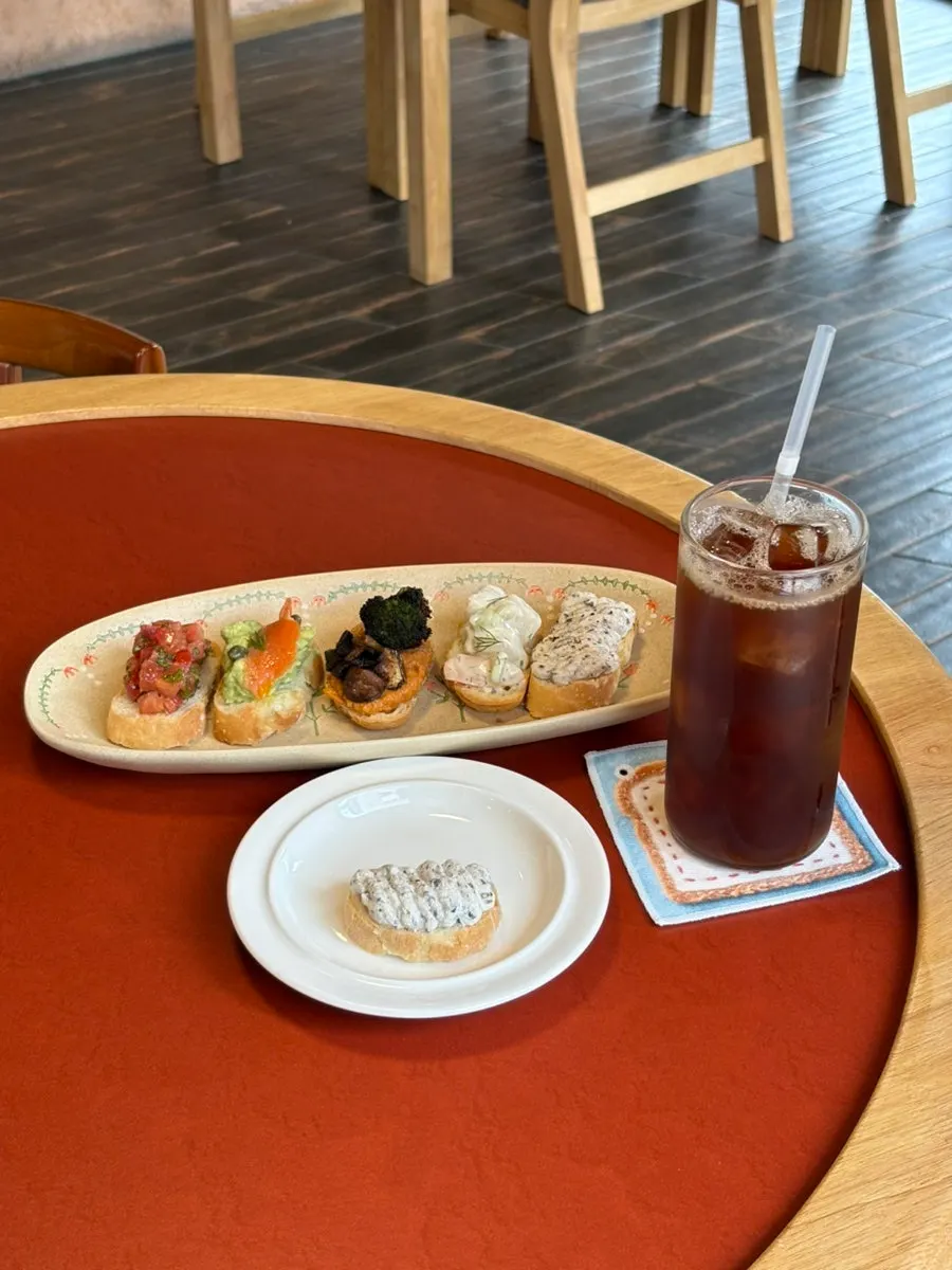 Closing photo of Dento café