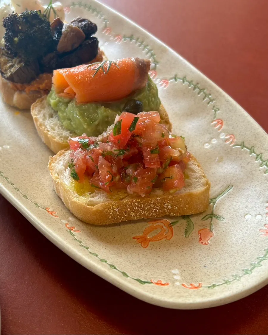 Pan con tomate and avocado salmon open sandwiches