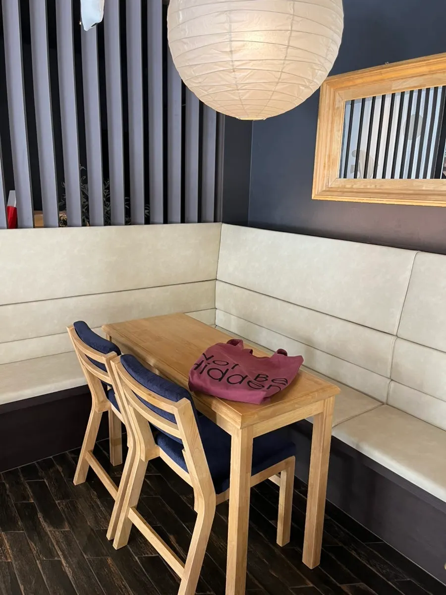 덴토 카페 소품과 색감이 돋보이는 공간