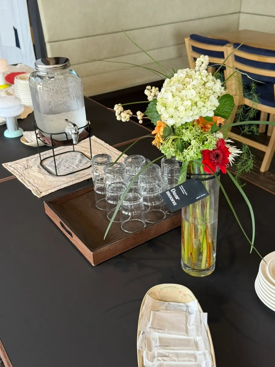 Water and napkins set out at Dento's central self-serve bar