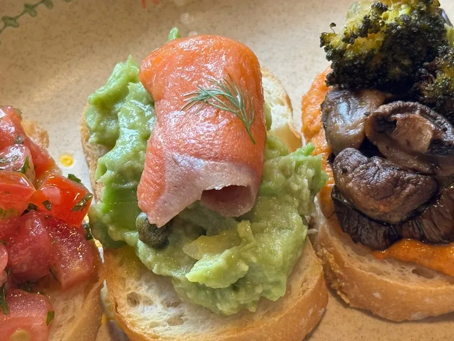 Open sandwich with avocado and smoked salmon