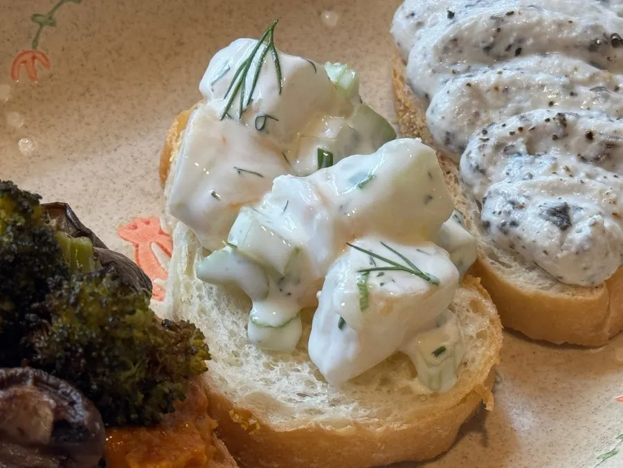 Open sandwich with shrimp rémoulade