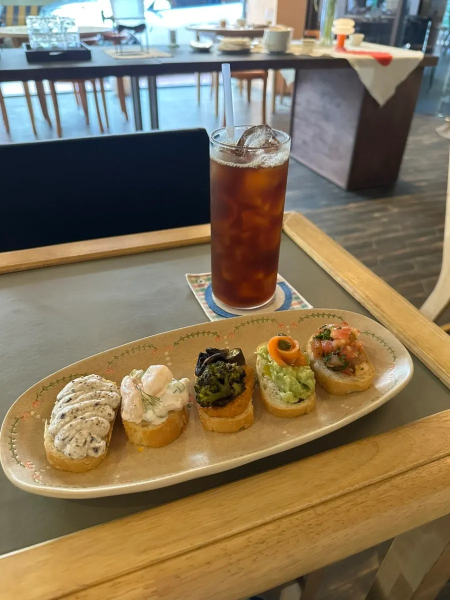 Brunch table setting at Dento