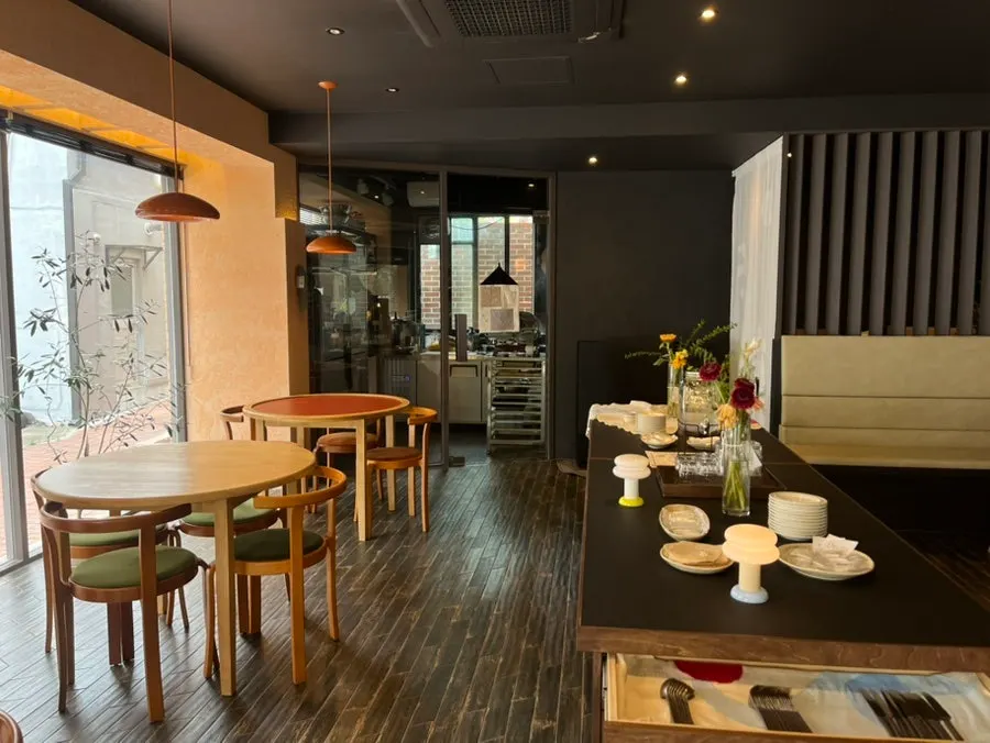 Dento's interior tables and exotic decor