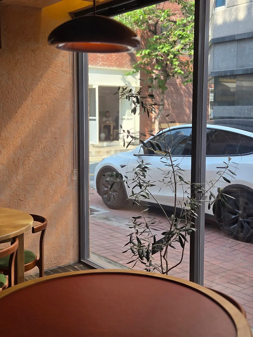 View of the Bongsanmunhwa 2-gil alley where Dento is located