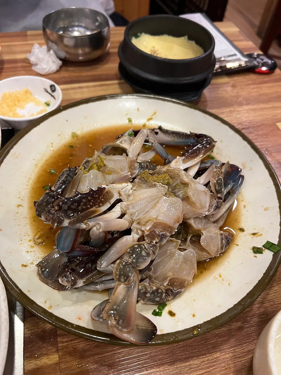 계란찜과 함께 차려진 반찬 상차림