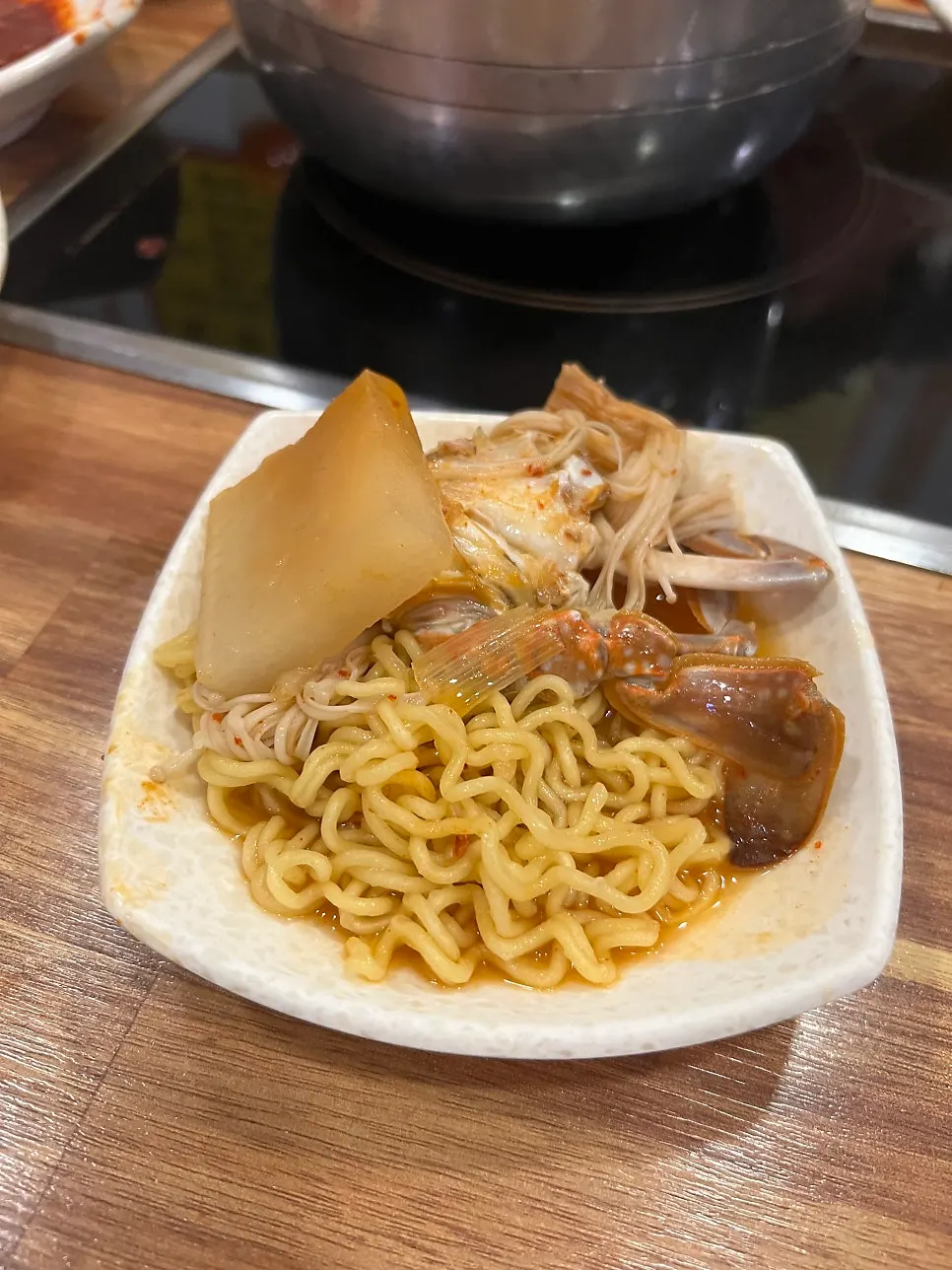 꽃게탕 국물에 넣은 라면사리