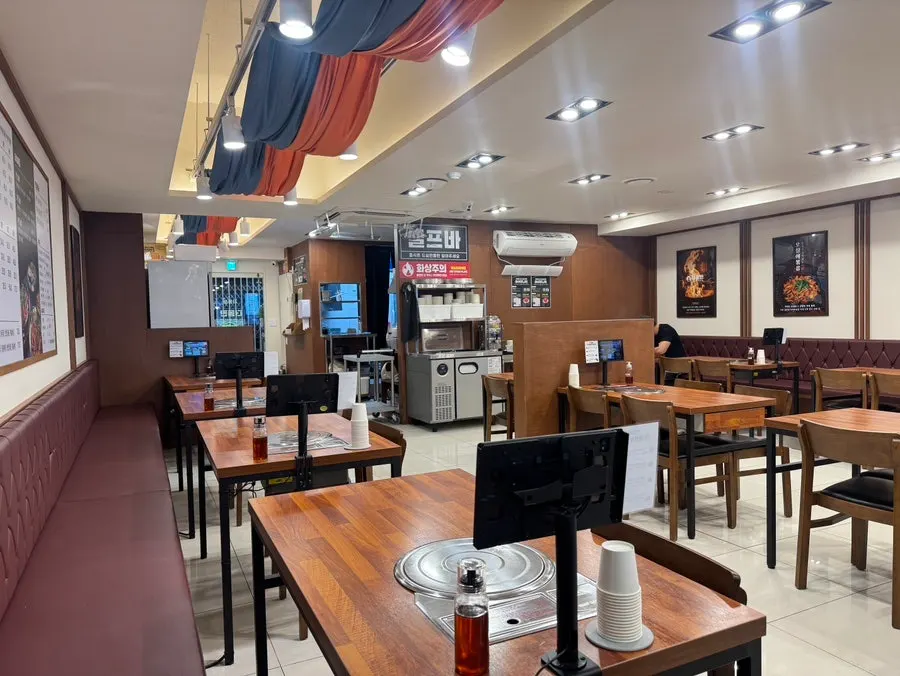 Spacious, clean interior of Deodolpan Sanbon Branch