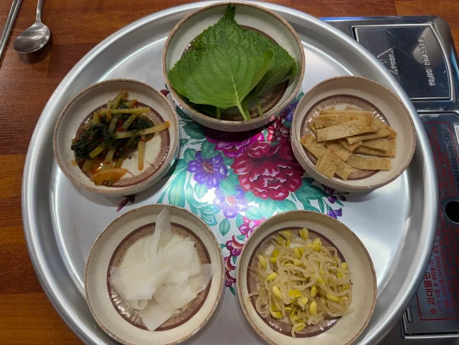 Table set with the oje bokkeum set