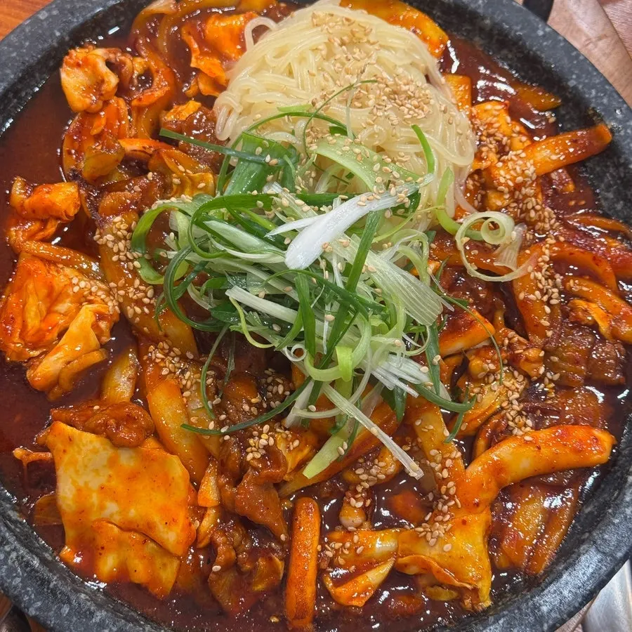 The oje bokkeum for two piled high on the stone plate