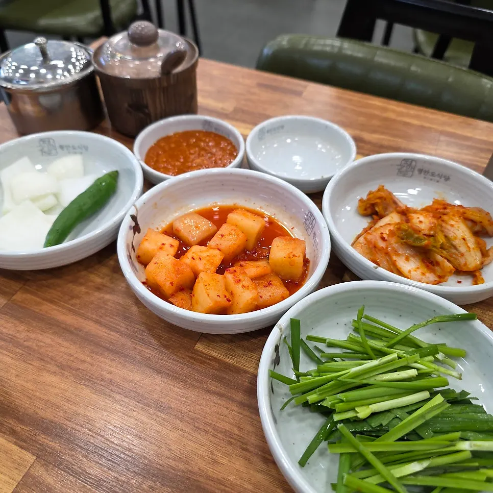 평안도식당 화정점 입구 간판