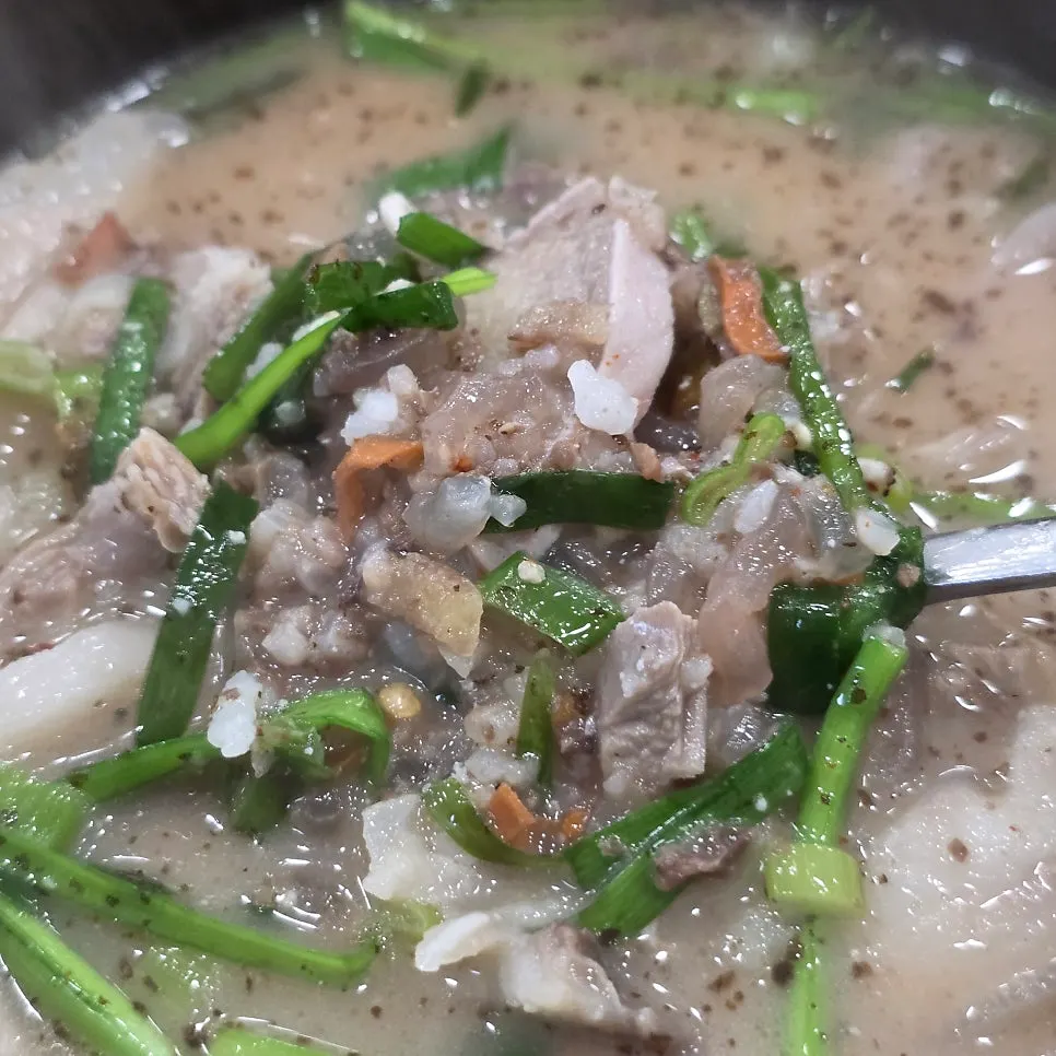 보글보글 끓는 뚝배기 순대국