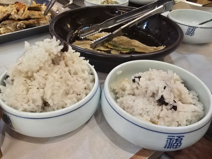 Daging ikan ditaruh di atas sotbap