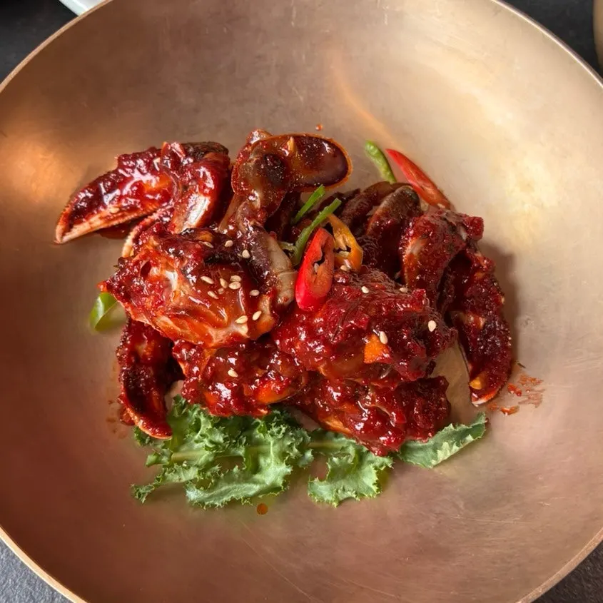作为小菜端上的调味蟹酱